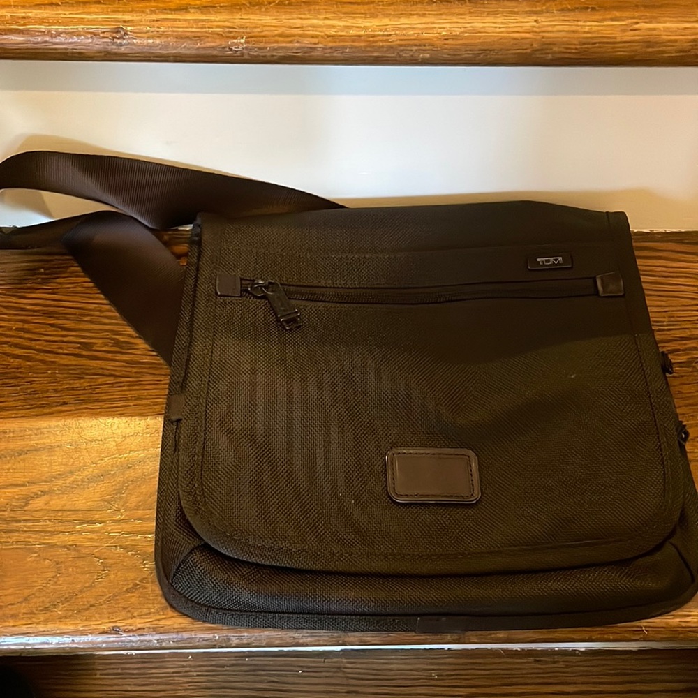 tumi messenger bag